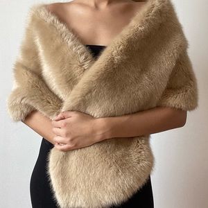 🧸Le Chateau Faux Fur shawl